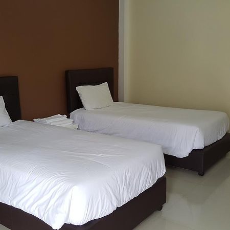 Charoensuk Grand Hotel Kabin Buri Екстериор снимка