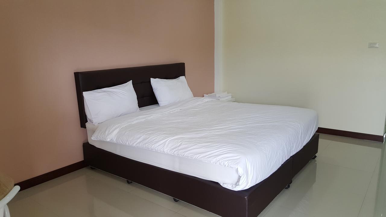Charoensuk Grand Hotel Kabin Buri Екстериор снимка