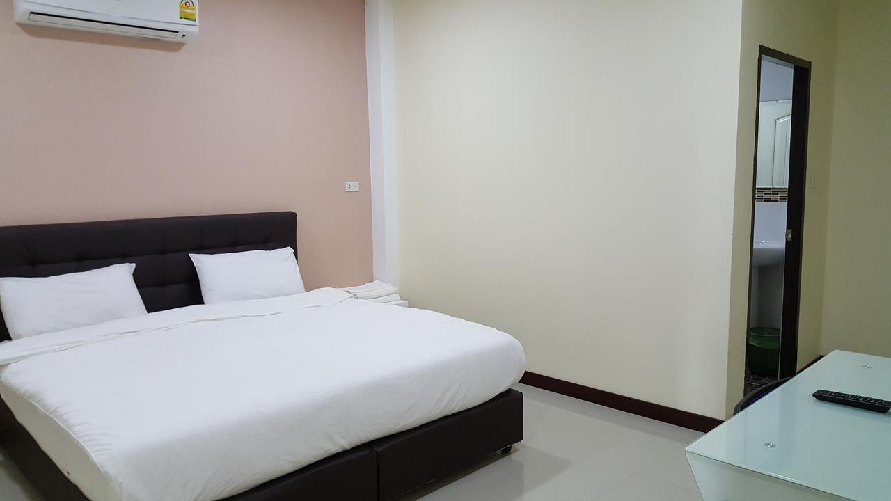 Charoensuk Grand Hotel Kabin Buri Екстериор снимка