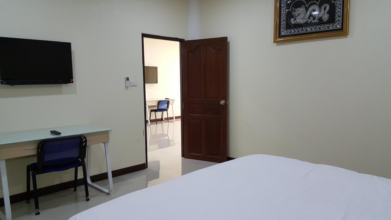 Charoensuk Grand Hotel Kabin Buri Екстериор снимка