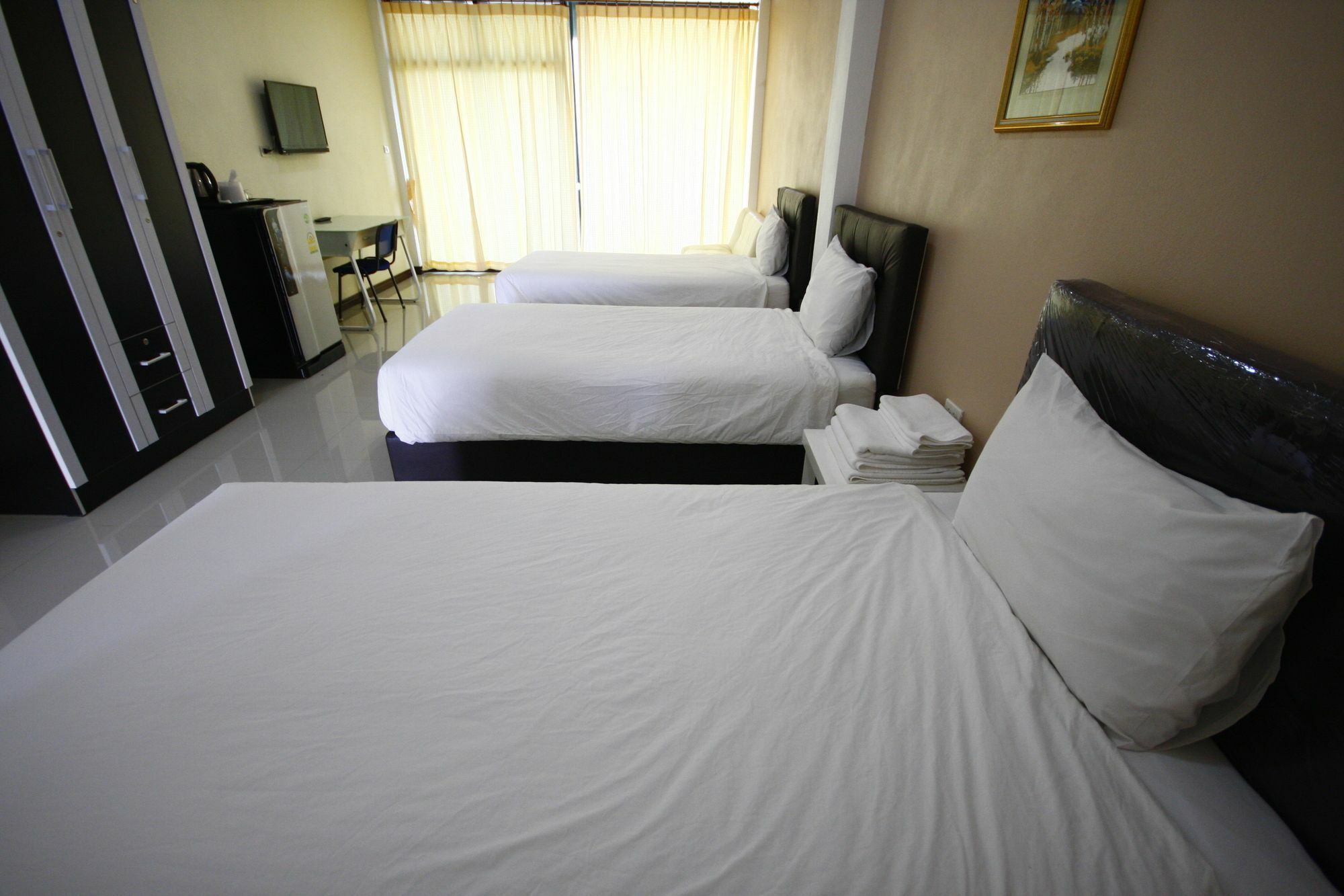 Charoensuk Grand Hotel Kabin Buri Екстериор снимка